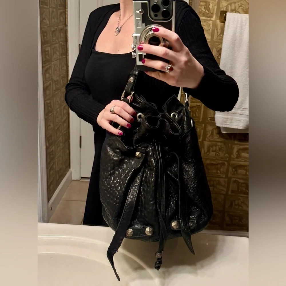 Tylie Malibu black pebbled leather shoulder hobo bag - Picture 5 of 16
